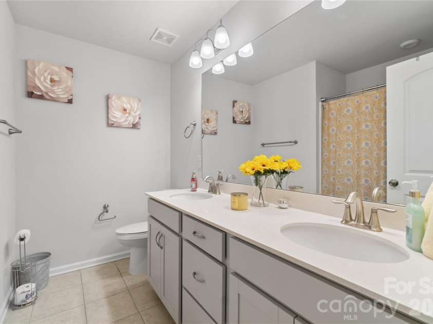 8032 Overmeadow Lane, Charlotte, NC 28269.  MLS# CAR4360268, YatesRealty ID 15386. 