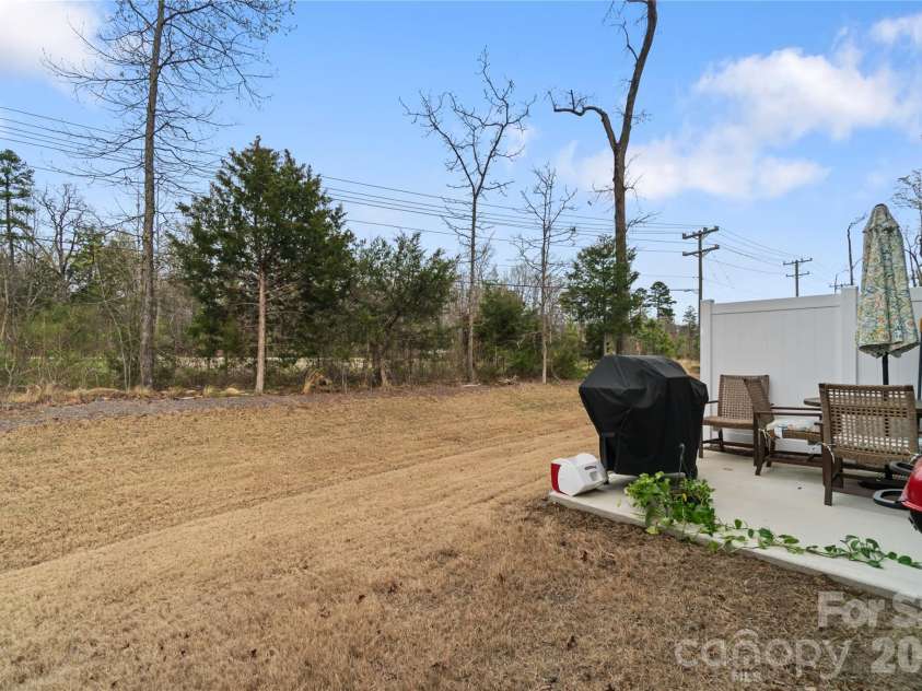 8032 Overmeadow Lane, Charlotte, NC 28269.  MLS# CAR4360268, YatesRealty ID 15386. 