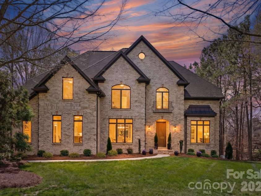 4068 Flagstone Drive, Lancaster, SC 29720.  MLS# CAR4347552, YatesRealty ID 15387. Timeless luxury 