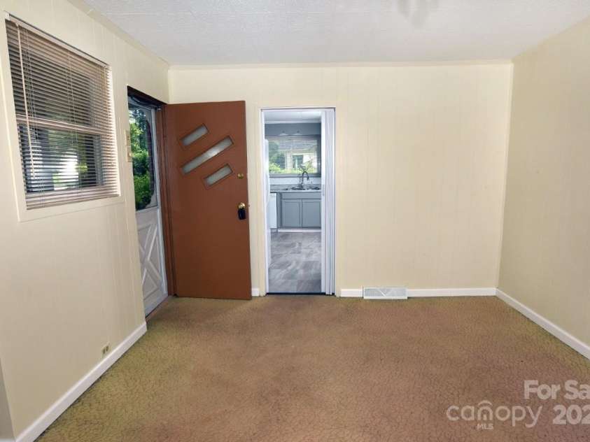 709 Sunset Drive, Salisbury, NC 28147.  MLS# CAR4258439, YatesRealty ID 15387. 