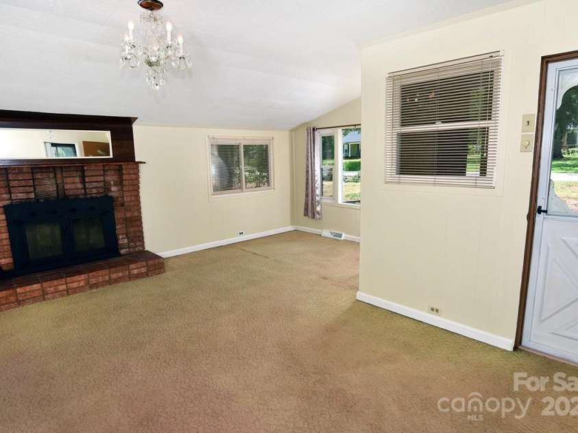 709 Sunset Drive, Salisbury, NC 28147.  MLS# CAR4258439, YatesRealty ID 15387. 