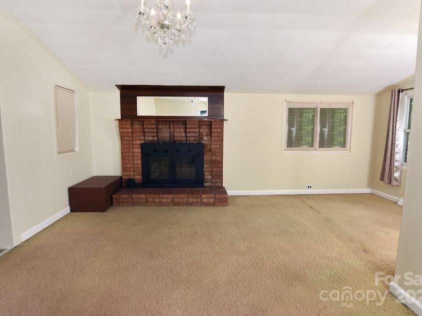 709 Sunset Drive, Salisbury, NC 28147.  MLS# CAR4258439, YatesRealty ID 15387. 