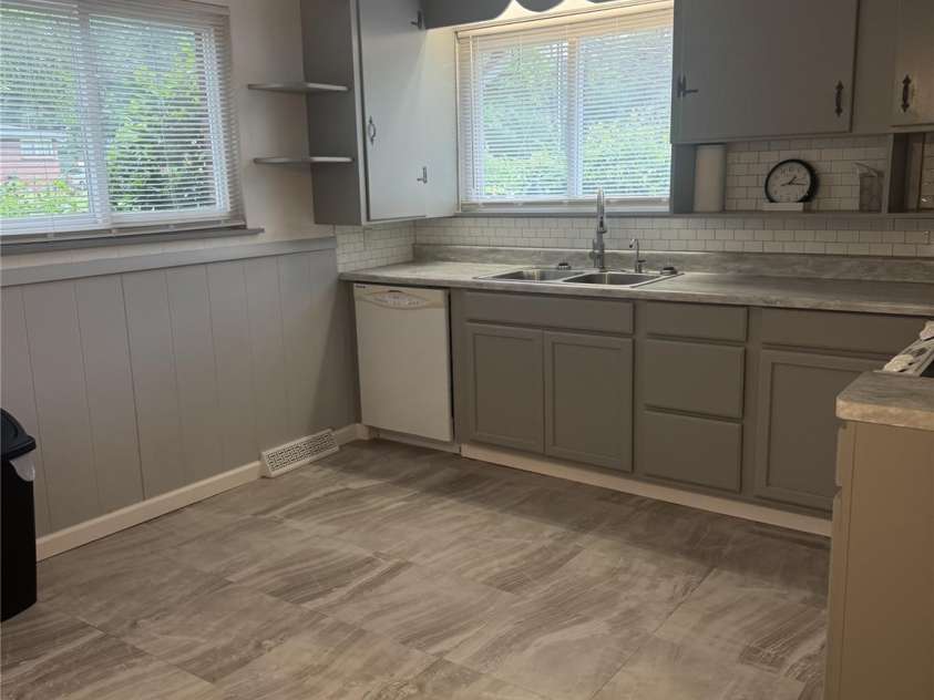 709 Sunset Drive, Salisbury, NC 28147.  MLS# CAR4258439, YatesRealty ID 15387. 