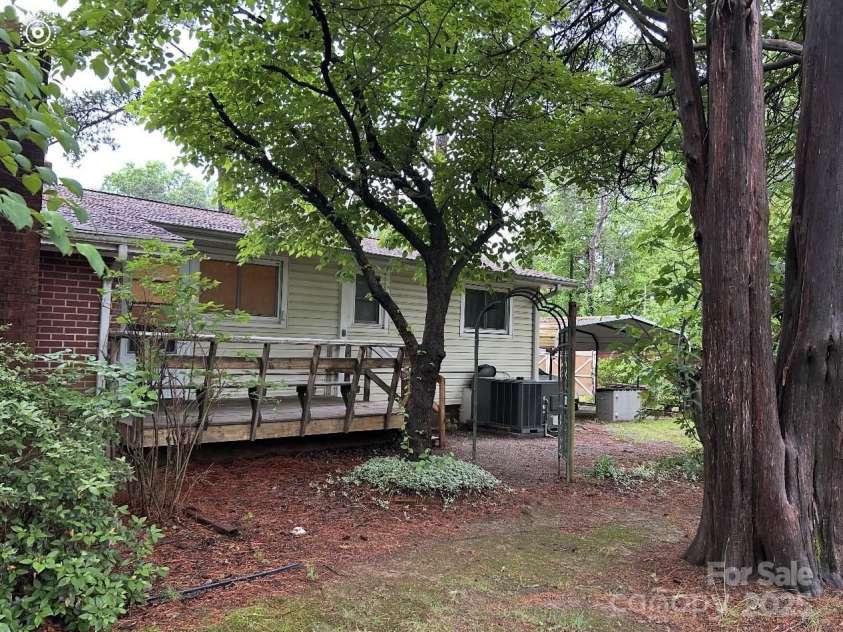 709 Sunset Drive, Salisbury, NC 28147.  MLS# CAR4258439, YatesRealty ID 15387. 