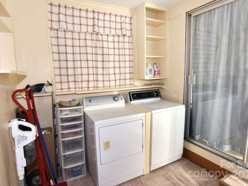 709 Sunset Drive, Salisbury, NC 28147.  MLS# CAR4258439, YatesRealty ID 15387. 