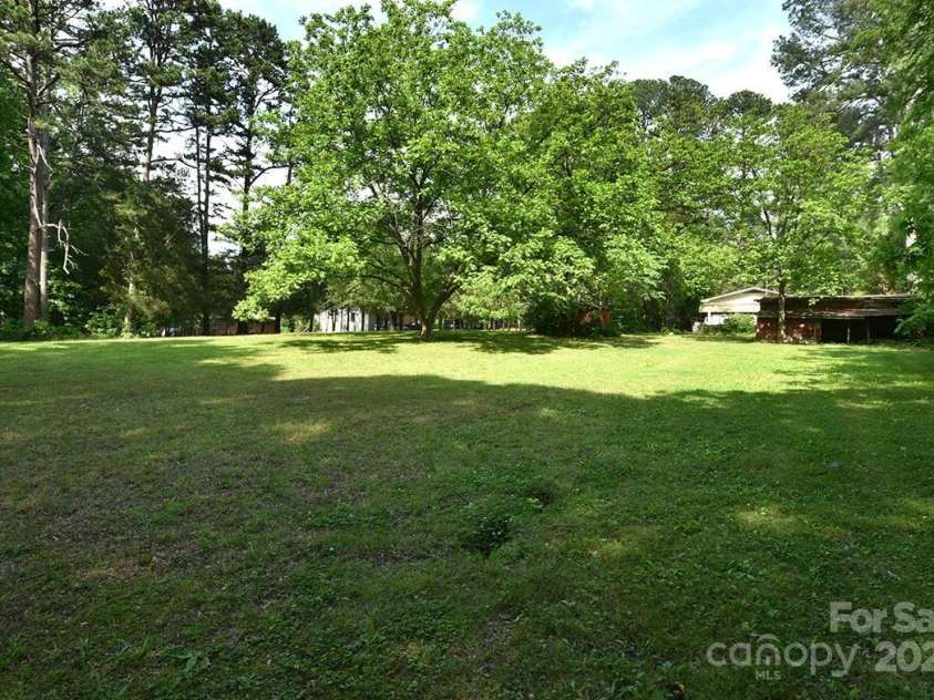 709 Sunset Drive, Salisbury, NC 28147.  MLS# CAR4258439, YatesRealty ID 15387. 