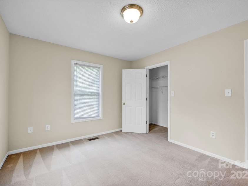 5678 Cedar Run Drive, Denver, NC 28037.  MLS# CAR4257568, YatesRealty ID 15388. 