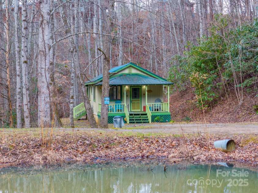 180 Valley Lane, Bryson City, NC 28713.  MLS# CAR4203621, YatesRealty ID 1539. 