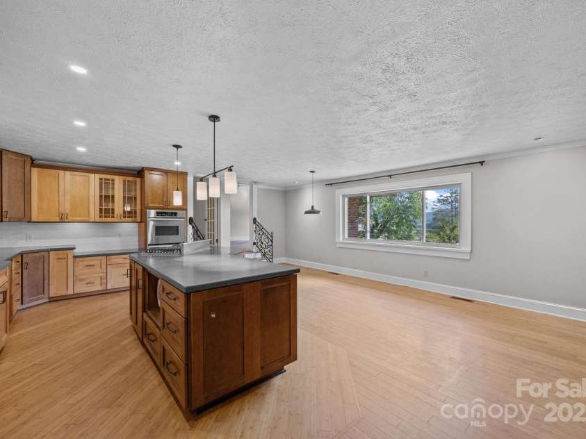 213 Monticello Road, Weaverville, NC 28787.  MLS# CAR4228856, YatesRealty ID 15391. Eat-in kitchen