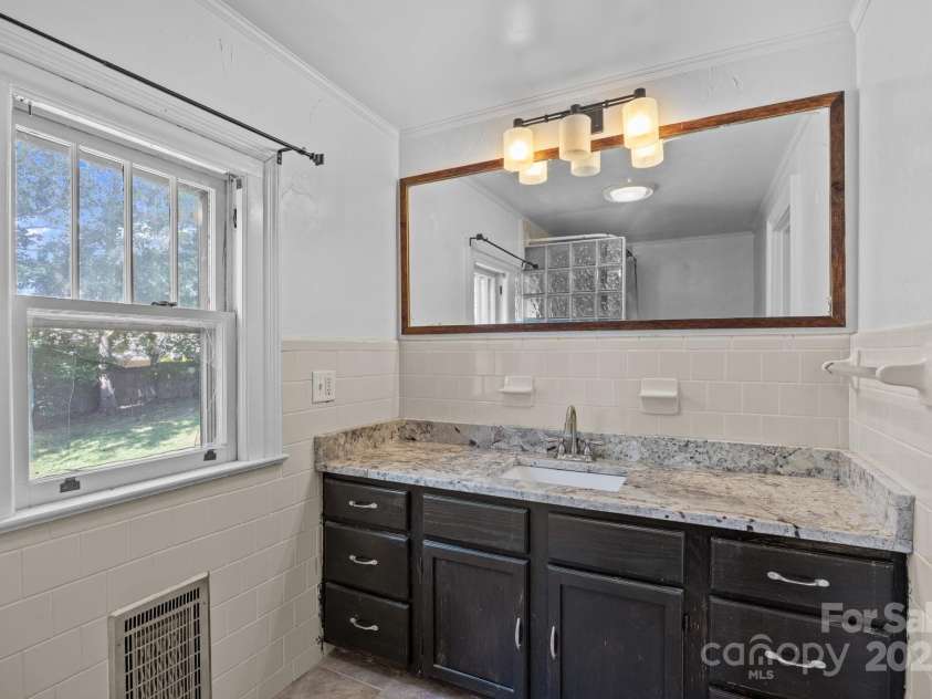 213 Monticello Road, Weaverville, NC 28787.  MLS# CAR4228856, YatesRealty ID 15391. Upstairs bathroom