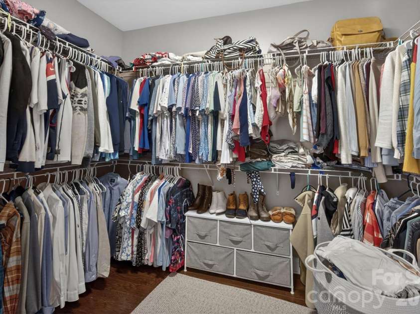2800 Bevis Lane, Waxhaw, NC 28173.  MLS# CAR4366294, YatesRealty ID 15391. Walk in closet