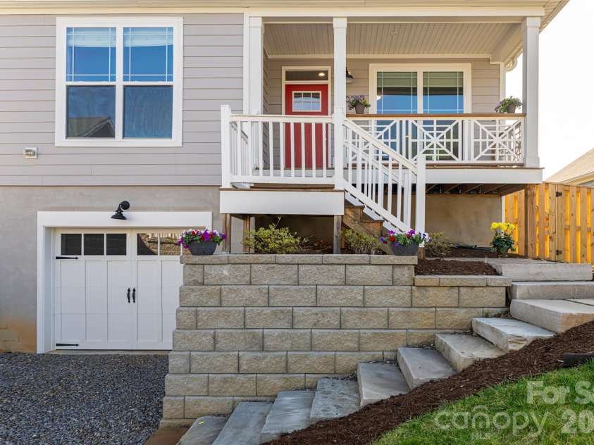 1022 Padgett Place, Black Mountain, NC 28711.  MLS# CAR4356675, YatesRealty ID 15392. 