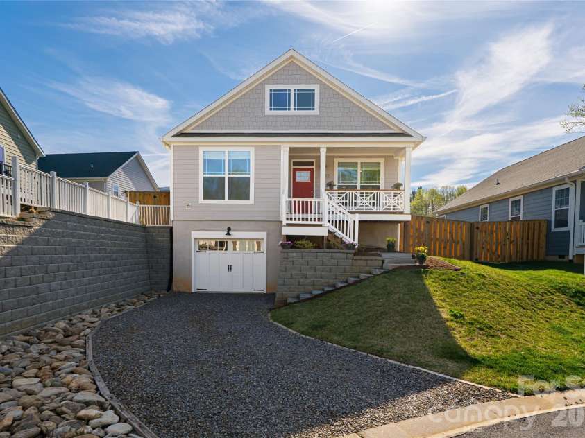 1022 Padgett Place, Black Mountain, NC 28711.  MLS# CAR4356675, YatesRealty ID 15392. 