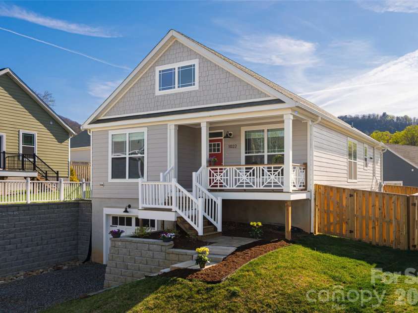 1022 Padgett Place, Black Mountain, NC 28711.  MLS# CAR4356675, YatesRealty ID 15392. 