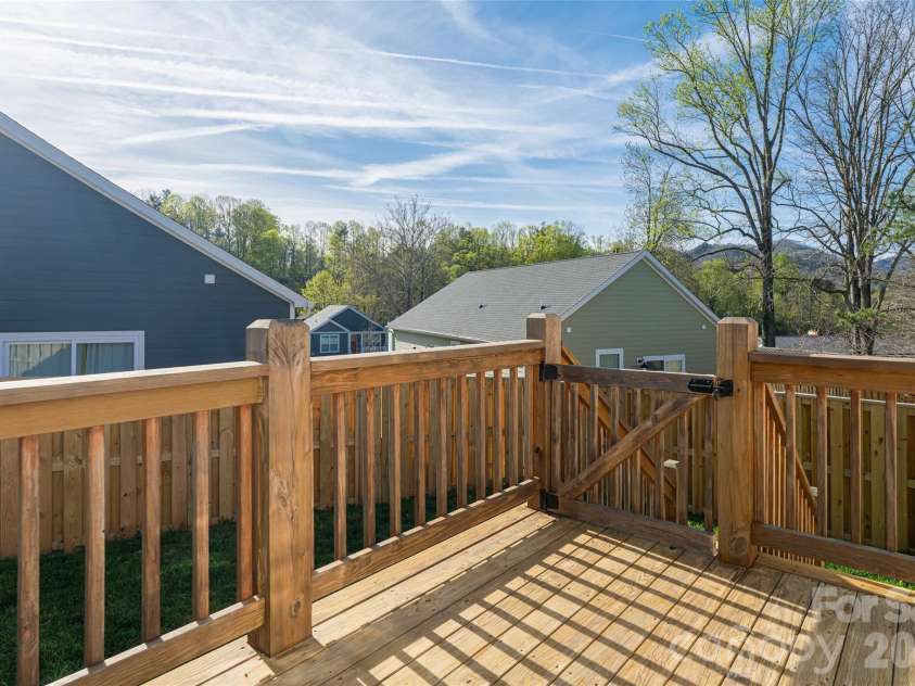 1022 Padgett Place, Black Mountain, NC 28711.  MLS# CAR4356675, YatesRealty ID 15392. 