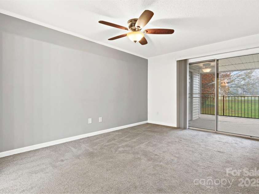 1985 Lancer Court, Gastonia, NC 28054.  MLS# CAR4211884, YatesRealty ID 15393. Large Bedroom