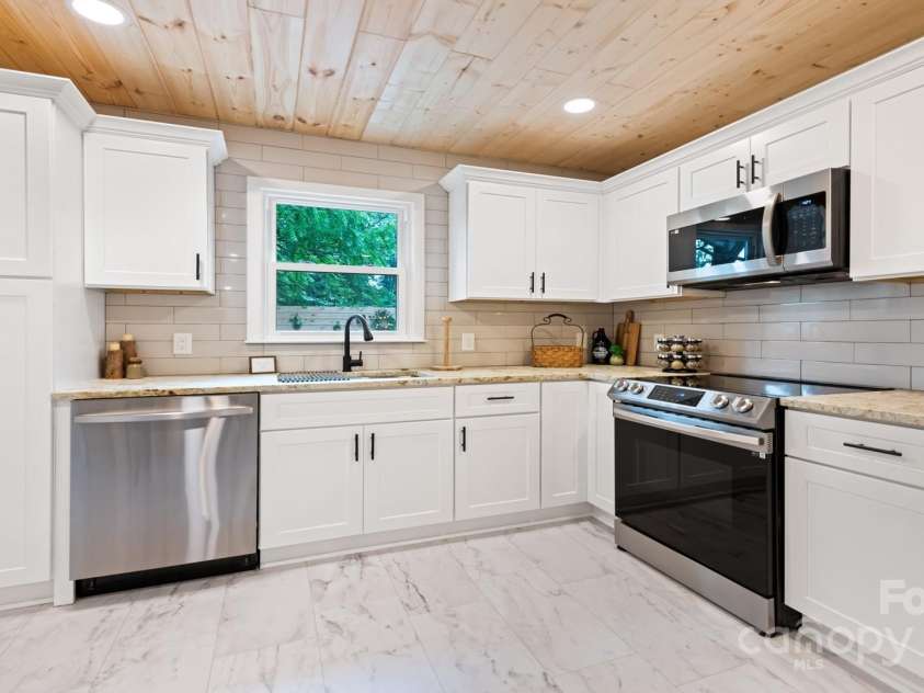 114 JP Huggins Drive, Hendersonville, NC 28791.  MLS# CAR4252464, YatesRealty ID 15394. 