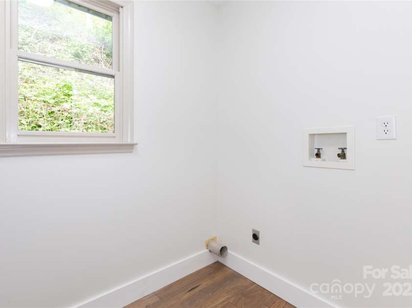 214 Hidden Creek Lane, Burnsville, NC 28714.  MLS# CAR4258635, YatesRealty ID 15395. 