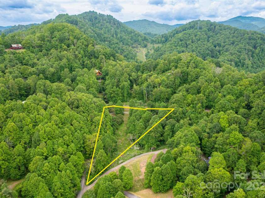 214 Hidden Creek Lane, Burnsville, NC 28714.  MLS# CAR4258635, YatesRealty ID 15395. 