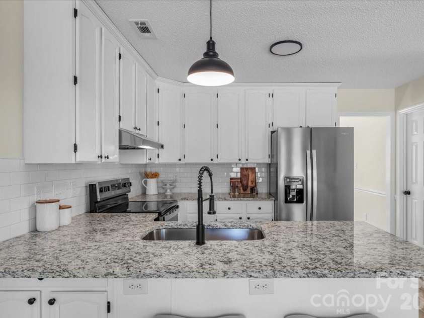 3120 Terra Glen Court, Matthews, NC 28105.  MLS# CAR4370490, YatesRealty ID 15395. 