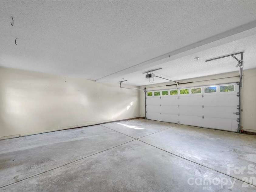 3120 Terra Glen Court, Matthews, NC 28105.  MLS# CAR4370490, YatesRealty ID 15395. 