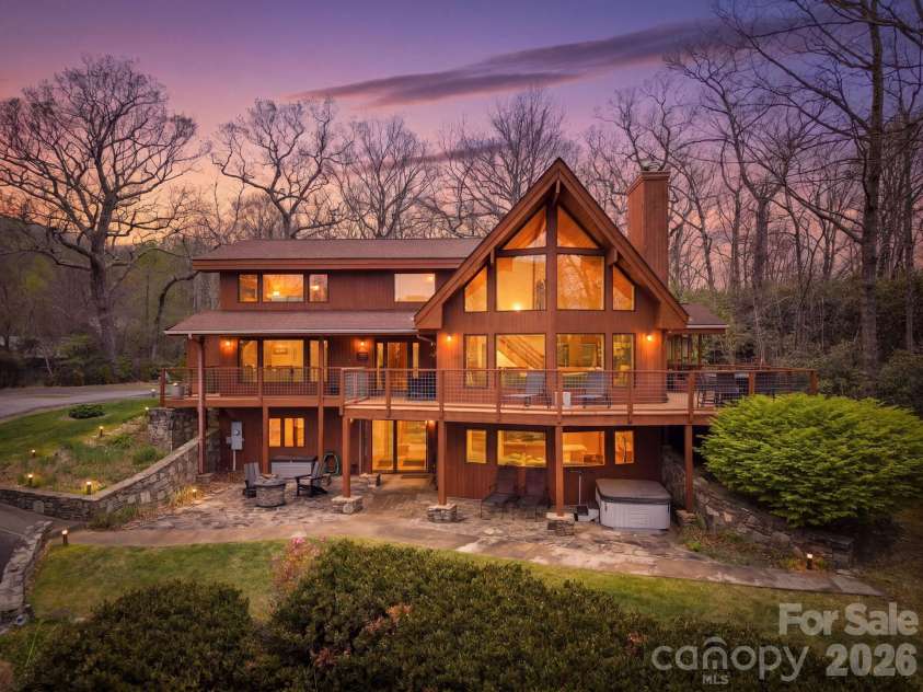 6 Orchard Knob Lane, Black Mountain, NC 28711.  MLS# CAR4370496, YatesRealty ID 15396. 