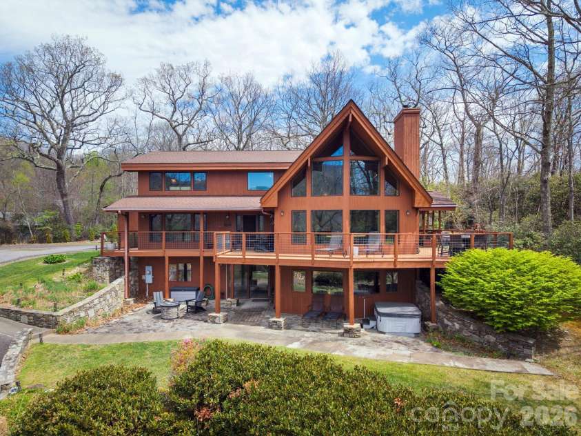 6 Orchard Knob Lane, Black Mountain, NC 28711.  MLS# CAR4370496, YatesRealty ID 15396. 
