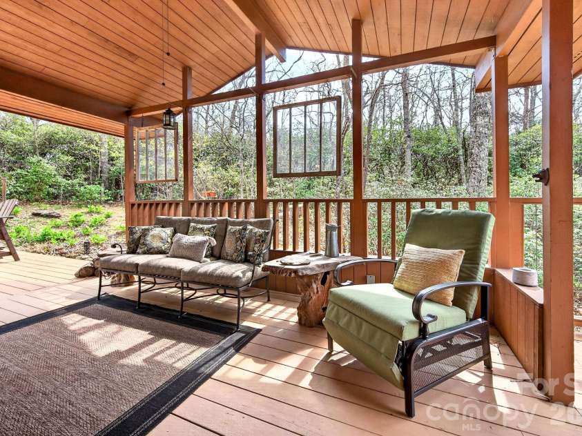 6 Orchard Knob Lane, Black Mountain, NC 28711.  MLS# CAR4370496, YatesRealty ID 15396. 