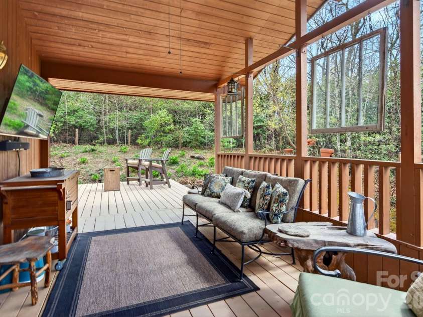 6 Orchard Knob Lane, Black Mountain, NC 28711.  MLS# CAR4370496, YatesRealty ID 15396. 