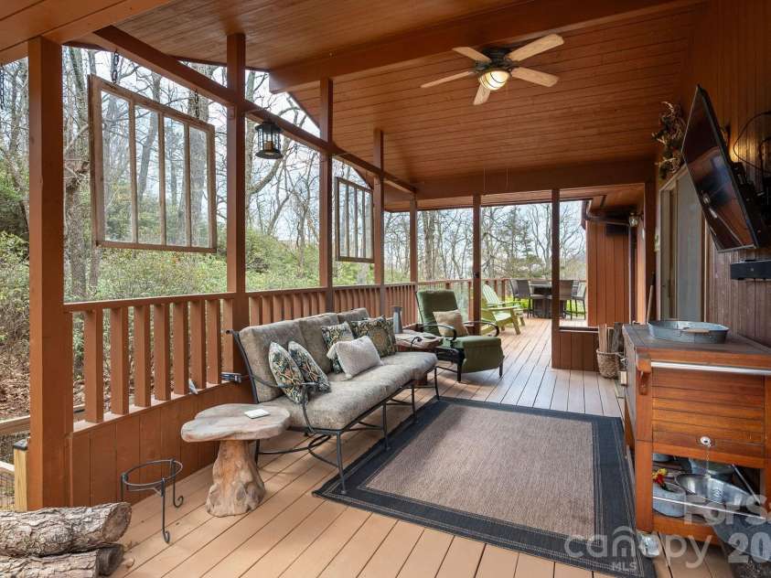 6 Orchard Knob Lane, Black Mountain, NC 28711.  MLS# CAR4370496, YatesRealty ID 15396. 