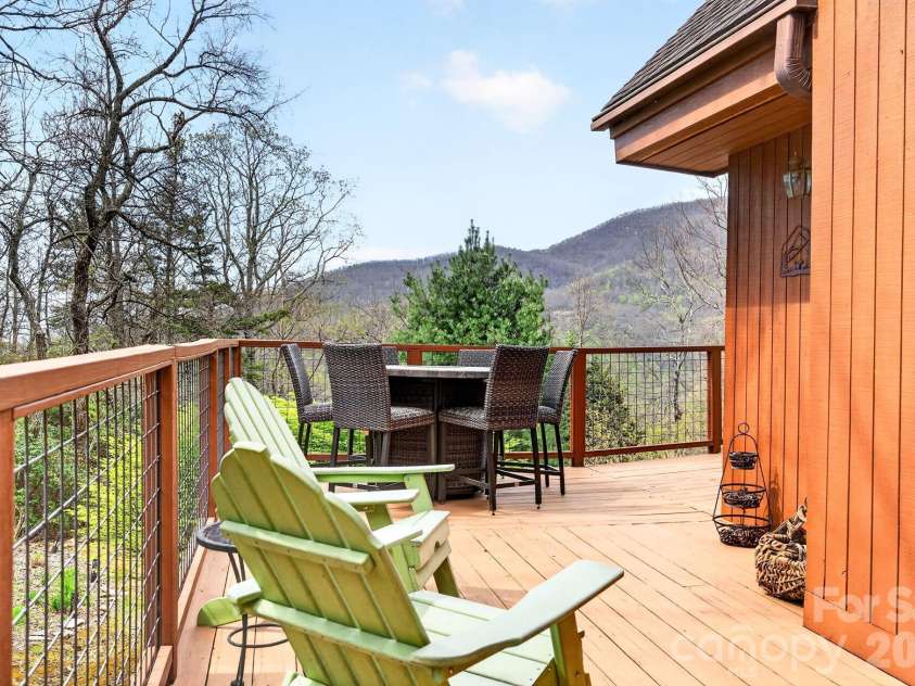 6 Orchard Knob Lane, Black Mountain, NC 28711.  MLS# CAR4370496, YatesRealty ID 15396. 