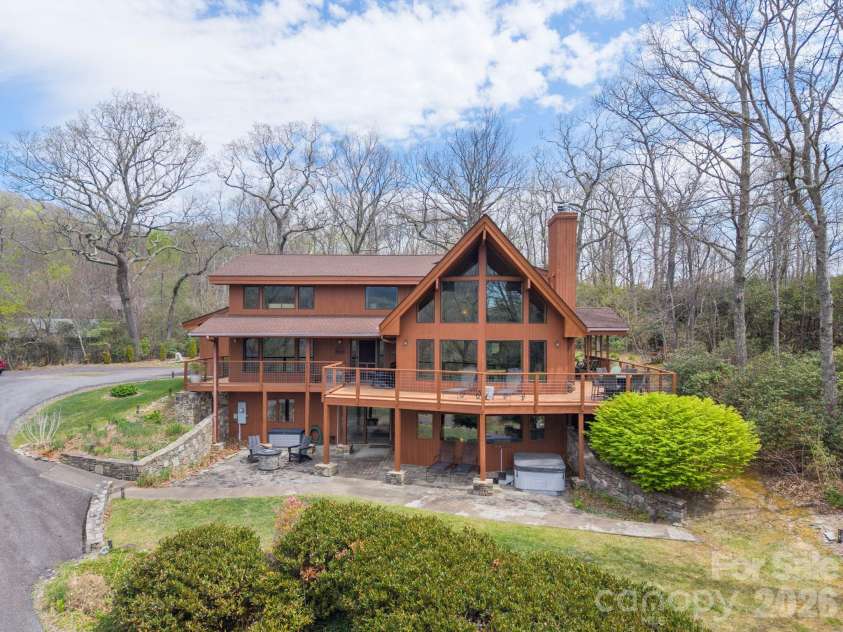6 Orchard Knob Lane, Black Mountain, NC 28711.  MLS# CAR4370496, YatesRealty ID 15396. 