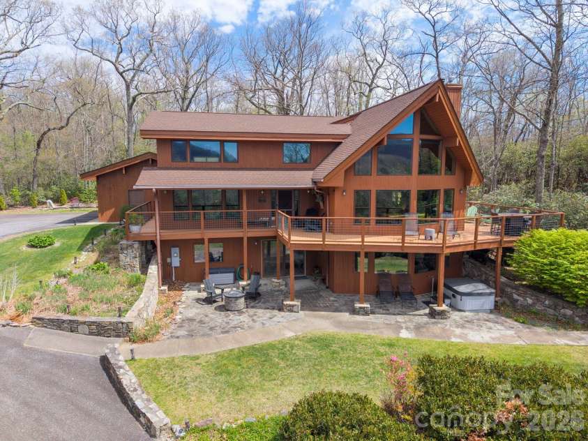6 Orchard Knob Lane, Black Mountain, NC 28711.  MLS# CAR4370496, YatesRealty ID 15396. 