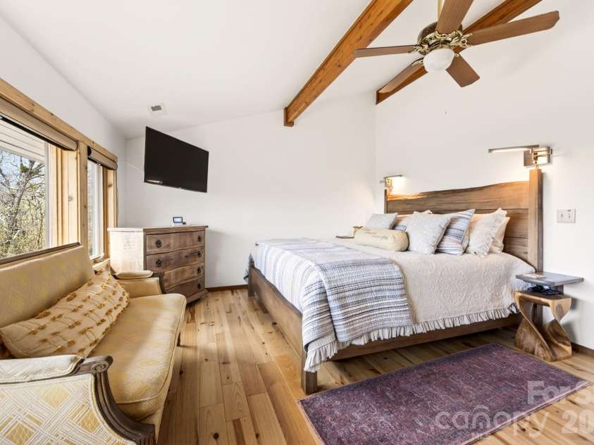 6 Orchard Knob Lane, Black Mountain, NC 28711.  MLS# CAR4370496, YatesRealty ID 15396. Bedroom