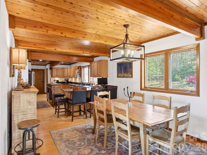 6 Orchard Knob Lane, Black Mountain, NC 28711.  MLS# CAR4370496, YatesRealty ID 15396. Dining Room