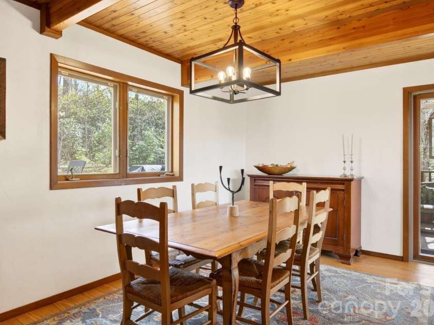 6 Orchard Knob Lane, Black Mountain, NC 28711.  MLS# CAR4370496, YatesRealty ID 15396. Dining Room