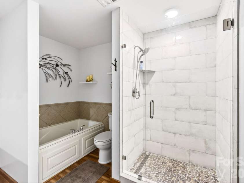 6 Orchard Knob Lane, Black Mountain, NC 28711.  MLS# CAR4370496, YatesRealty ID 15396. Downstairs Bathroom