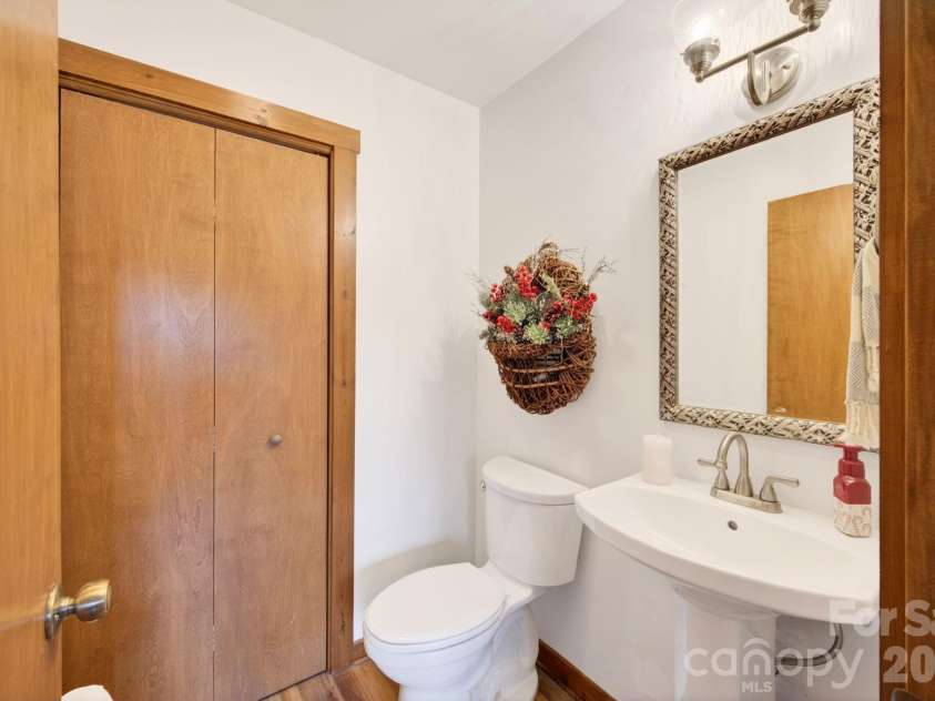 6 Orchard Knob Lane, Black Mountain, NC 28711.  MLS# CAR4370496, YatesRealty ID 15396. Downstairs Half Bathroom