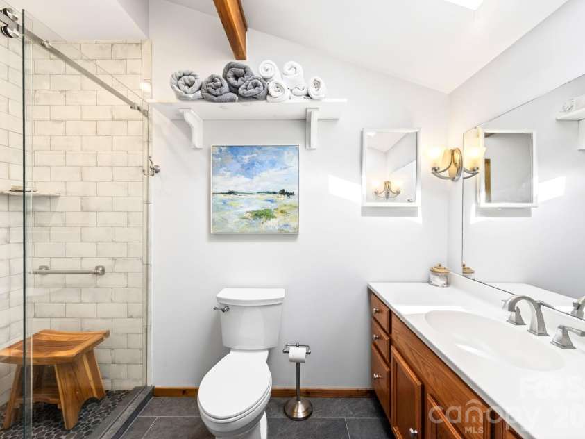 6 Orchard Knob Lane, Black Mountain, NC 28711.  MLS# CAR4370496, YatesRealty ID 15396. En Suite Bathroom