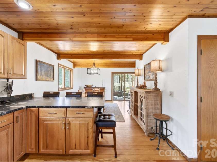 6 Orchard Knob Lane, Black Mountain, NC 28711.  MLS# CAR4370496, YatesRealty ID 15396. Primary Kitchen