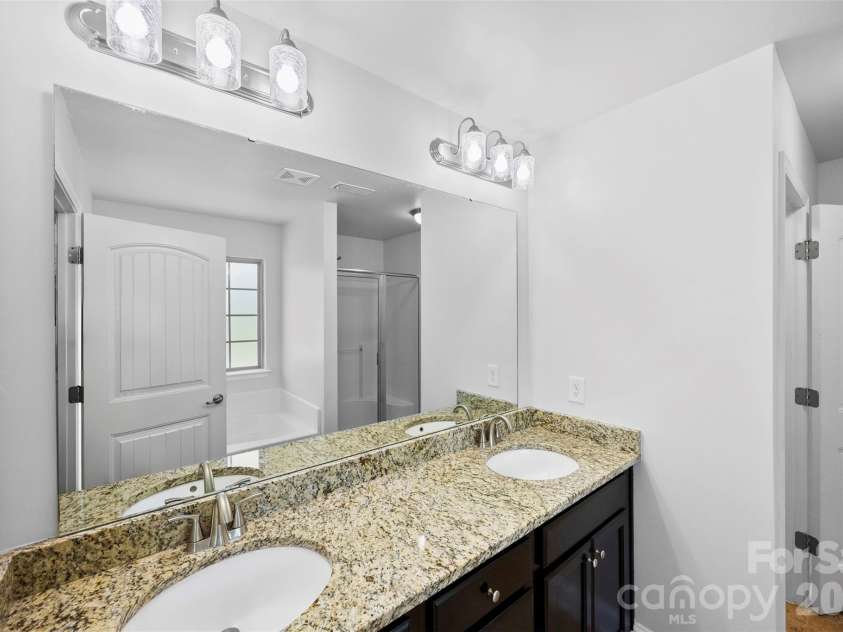 2548 Flintshire Lane, Gastonia, NC 28056.  MLS# CAR4372857, YatesRealty ID 15397. Primary bath