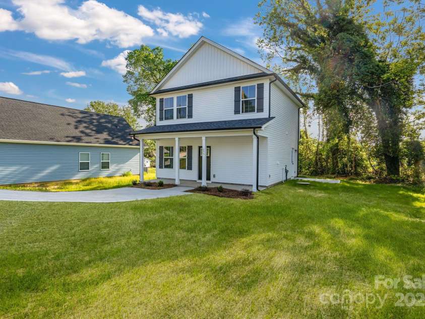 695 Elm Street, Statesville, NC 28677.  MLS# CAR4228719, YatesRealty ID 15397. 