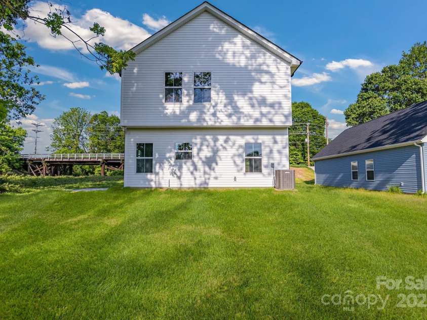 695 Elm Street, Statesville, NC 28677.  MLS# CAR4228719, YatesRealty ID 15397. 