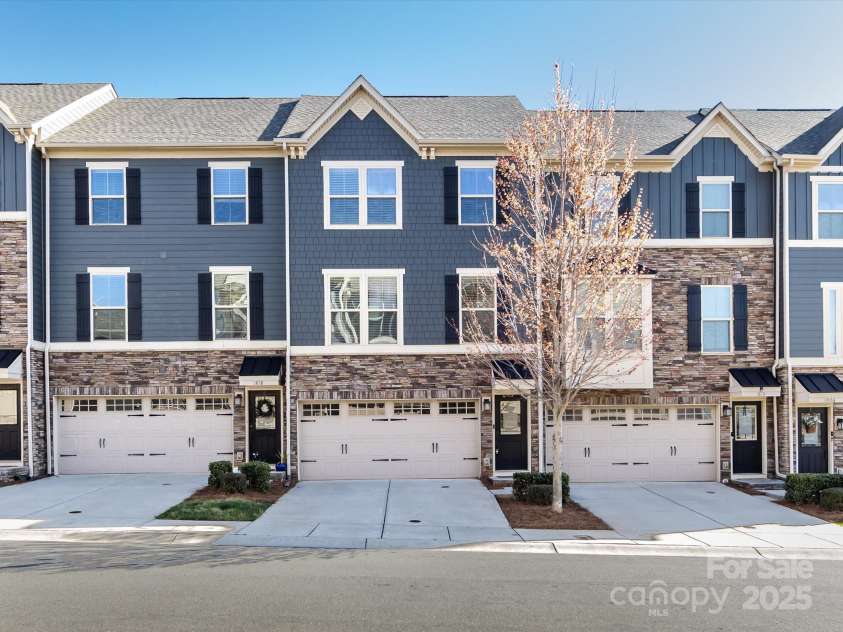 1814 Shumard Lane, Charlotte, NC 28205.  MLS# CAR4235562, YatesRealty ID 15399. 