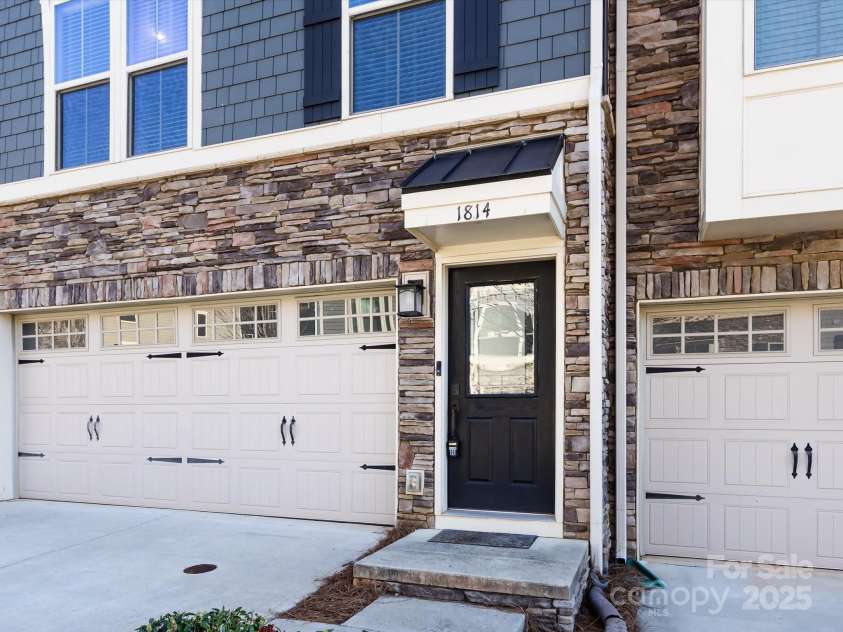 1814 Shumard Lane, Charlotte, NC 28205.  MLS# CAR4235562, YatesRealty ID 15399. 