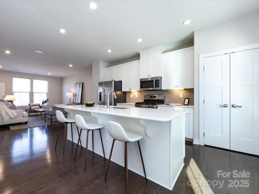 1814 Shumard Lane, Charlotte, NC 28205.  MLS# CAR4235562, YatesRealty ID 15399. 