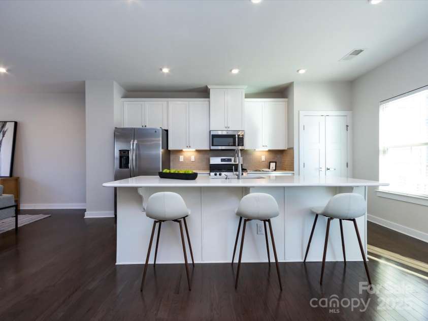 1814 Shumard Lane, Charlotte, NC 28205.  MLS# CAR4235562, YatesRealty ID 15399. 