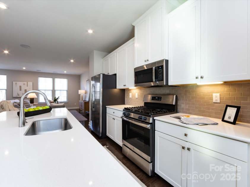 1814 Shumard Lane, Charlotte, NC 28205.  MLS# CAR4235562, YatesRealty ID 15399. 