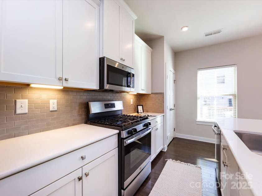1814 Shumard Lane, Charlotte, NC 28205.  MLS# CAR4235562, YatesRealty ID 15399. 