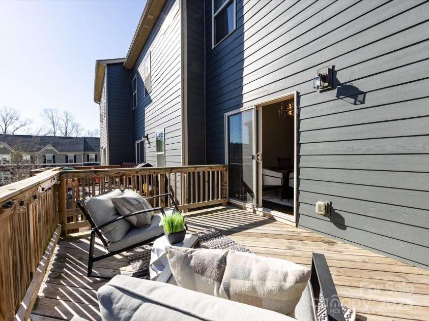 1814 Shumard Lane, Charlotte, NC 28205.  MLS# CAR4235562, YatesRealty ID 15399. 